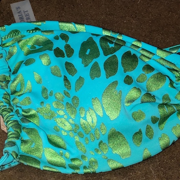 Victoria’s Secret swimsuit top. - Picture 3 of 5